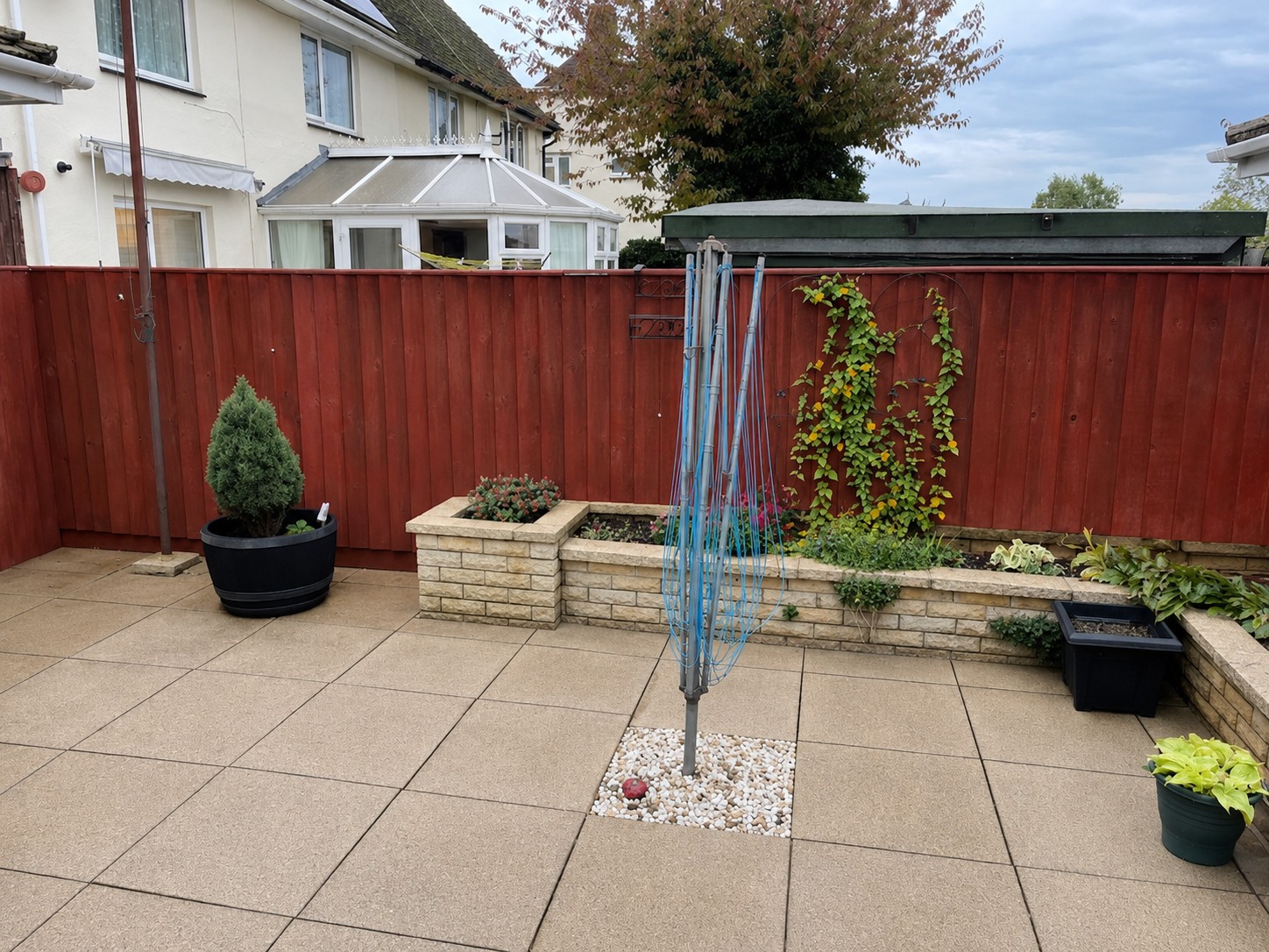 Timber fence after cleaning and painting - Nix Fix Handiman