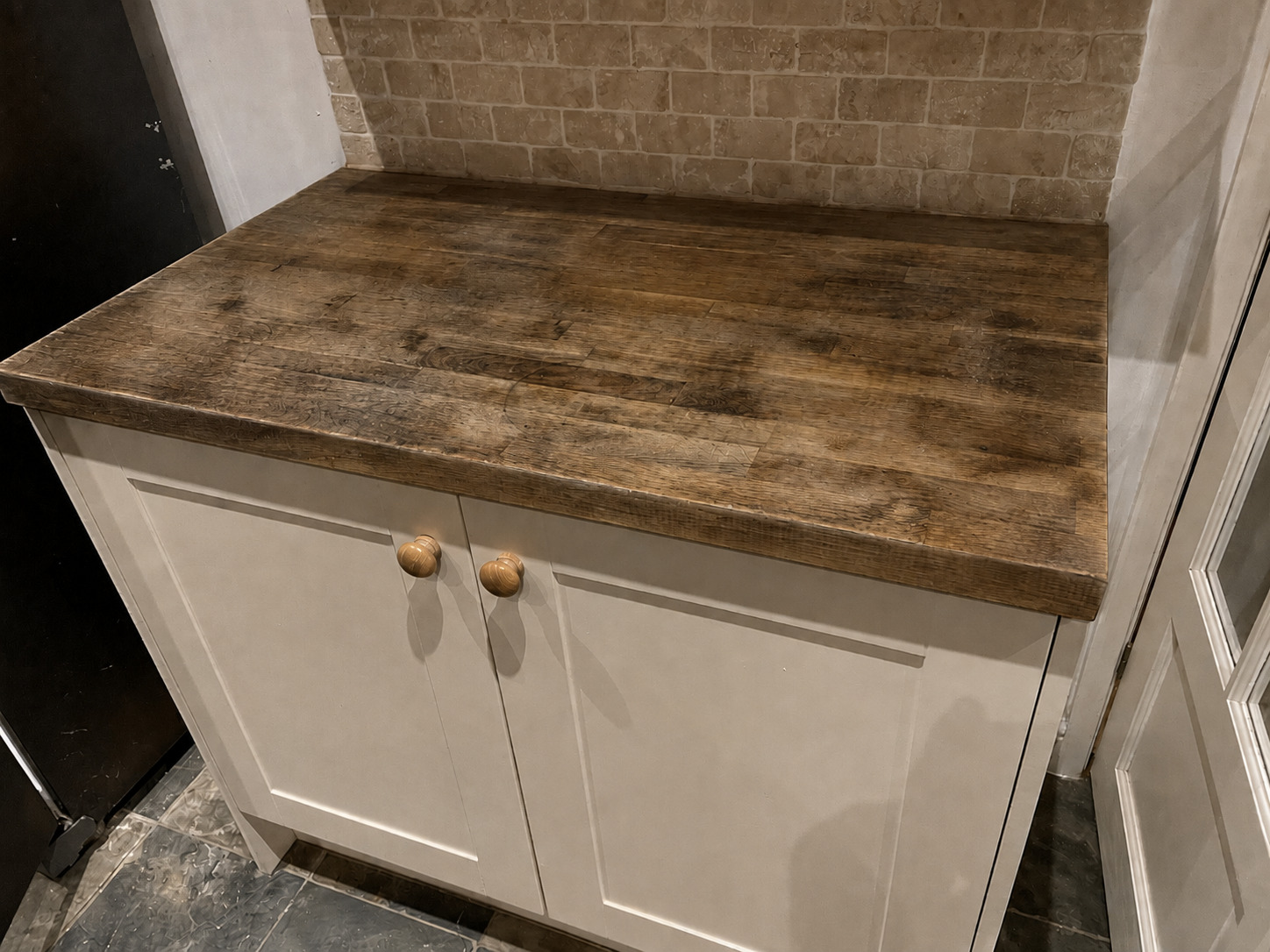 Kitchen Worktop before Refurbishment - by Nix Fix Handiman