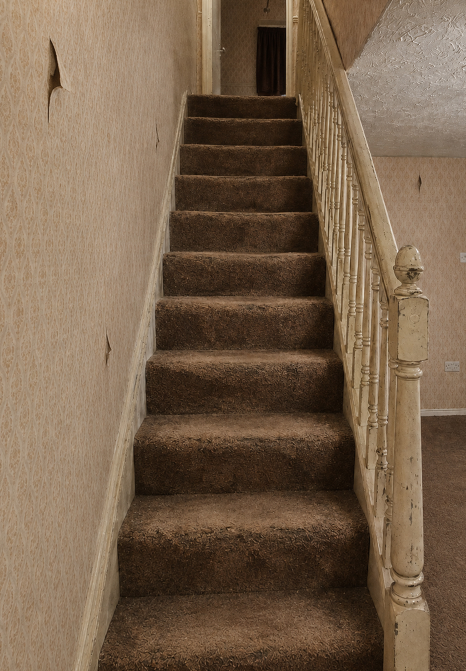 Staircase before wallpaper removal, decorating and new carpet - Nix Fix Handiman